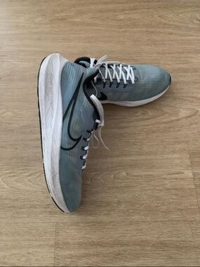 Nike Men's Light Powder Blue and Black Training Shoes